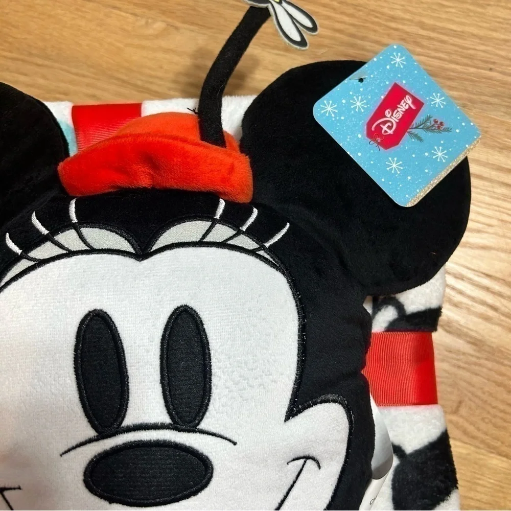 Minnie Mouse Pillow & Fleece Blanket Set NEW Bundle Disney Winter Mickey White